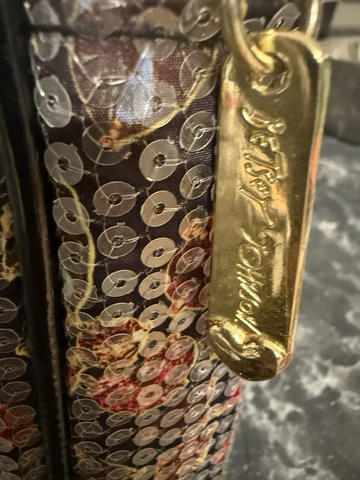 RARO Bolso para Laptop Betsey Johnson Acolchado con Lentejuelas Negro Patente Asas Foto 4 de 4