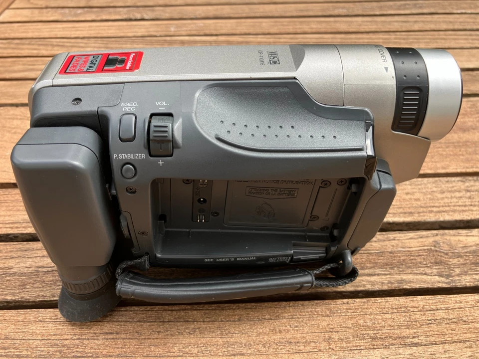 JVC GR-FXM16EG COMPACT VHS CAMCORDER - gebraucht - ungetestet - Bild 4 von 4