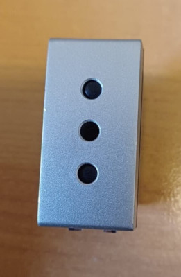 PRESA Steckdose 2P+T 10A 250VAC – NT4113, Achssymmetrisch 19 Mm, Abgeschirmte Kullen, Für Elektroinstallationen