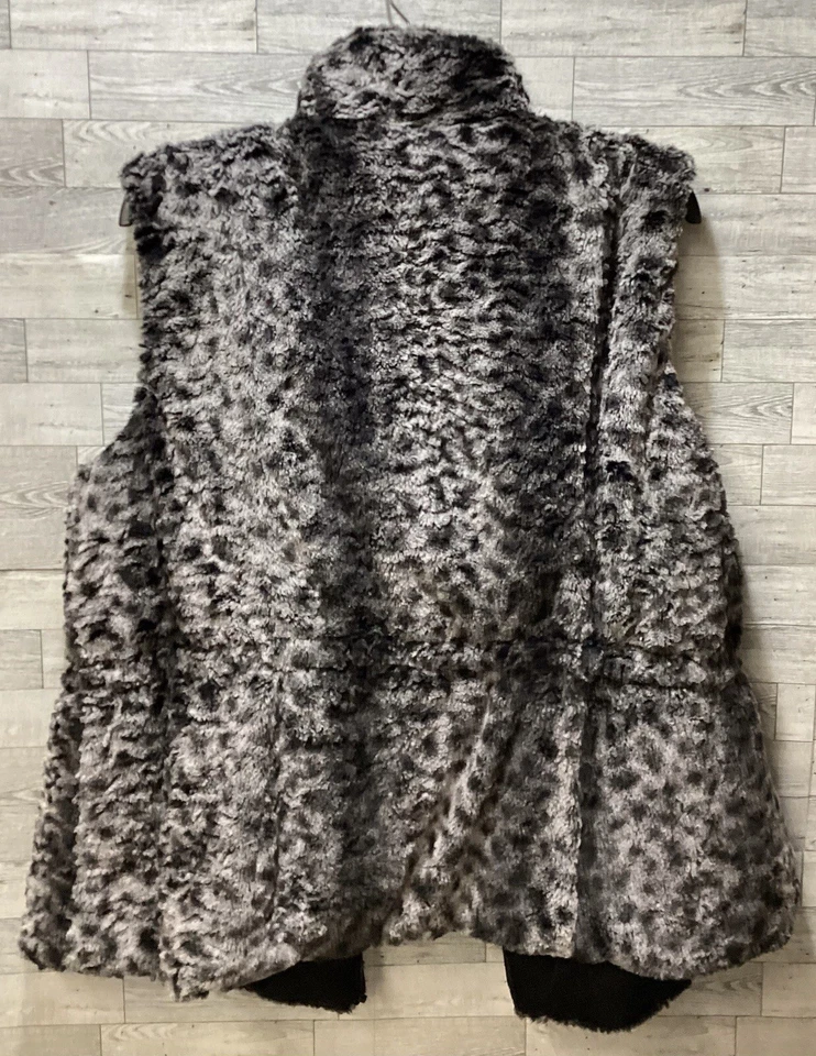 Unbranded Women's (Size 26x27') Faux Fur Black & Gray Vest *Broken Zipper* - Image 2 of 2