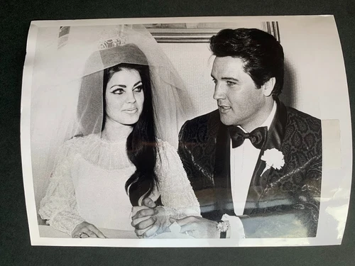 ELVIS PRESLEY - PRISCILLA - Rare VINTAGE Original Press Photo
