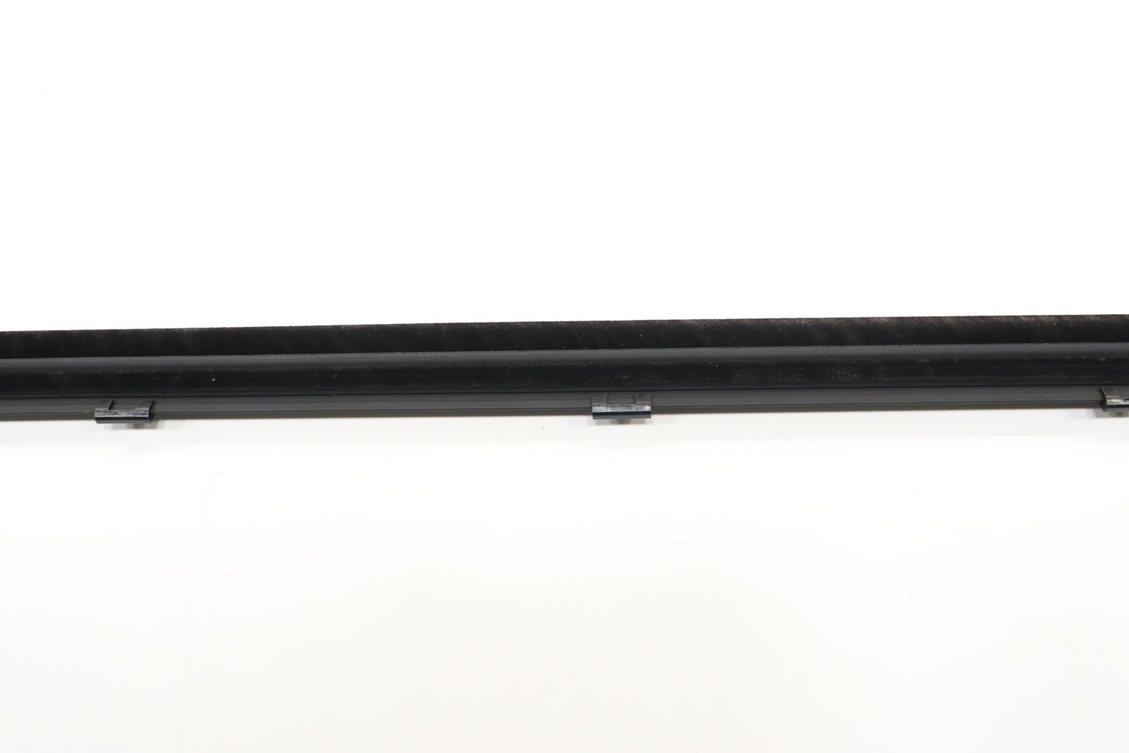 2019 - 2023 HYUNDAI SANTA FE FRONT RIGHT SIDE DOOR BELT MOLDING WEATHERSTRIP OEM