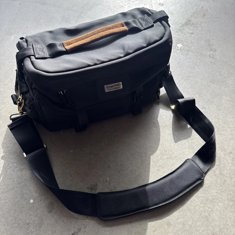 Limited edition tamrac camera bag with shoulder strap - Image 2 of 4