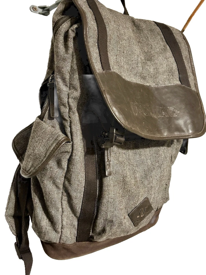 Mochila para computadora Cutter & Buck Pacific 17” de colección - Edición “Portland” en relieve Foto 3 de 4