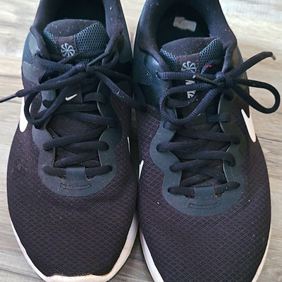 Nike Revolution 6 Herren Sneaker Schwarz EU 41 UK 7 Mesh atmungsaktiv DC3729-003