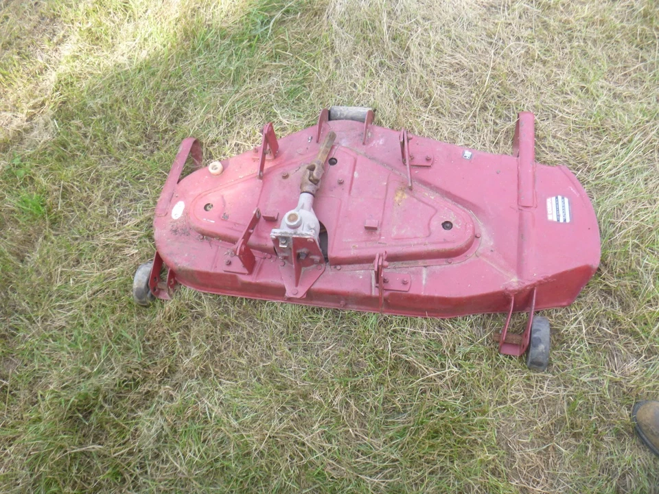 Cubierta de cortacésped Bolens FMC 40 pulgadas, transmisión por eje Foto 3 de 4