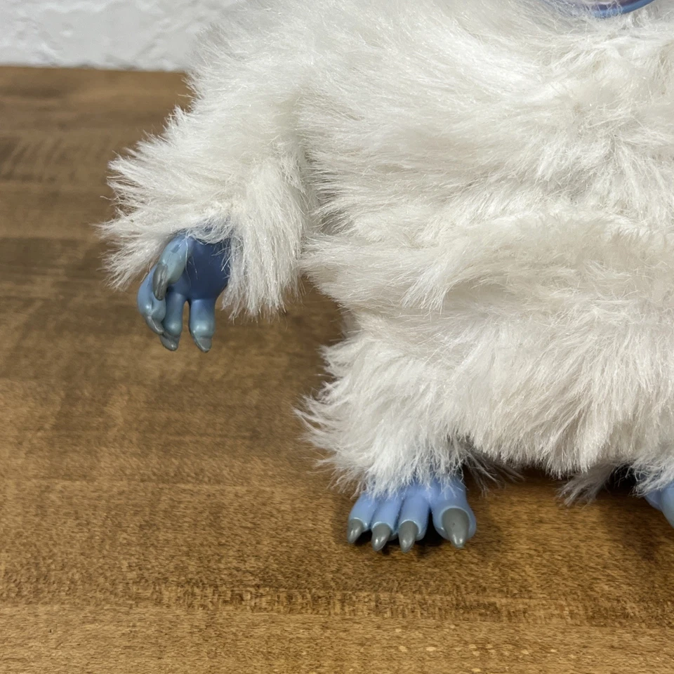 Figura Bumble Abominable Muñeco de Nieve 8” Yeti jugando Mantis Rudolph Monster 2000 Foto 4 de 4
