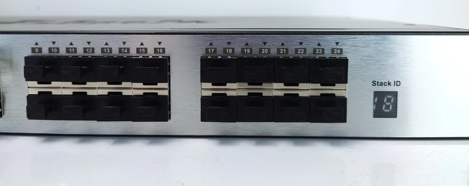 D-Link xStack DGS-3120-24SC Managed Gigabit Rack Switch 16x SFP 8x RJ-45 Combo - Bild 2 von 4