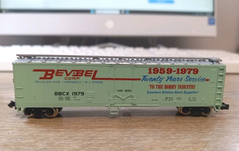 ATLAS, N SCALE. 50' BOX CAR. BEV-BEL. W/METAL WHEELS. FREE SHIPPING