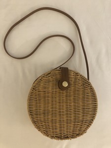 round raffia bag
