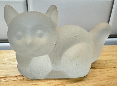 Vintage Frosted Satin Glass  Paperweight Cat with Raised Details 3.5in G7