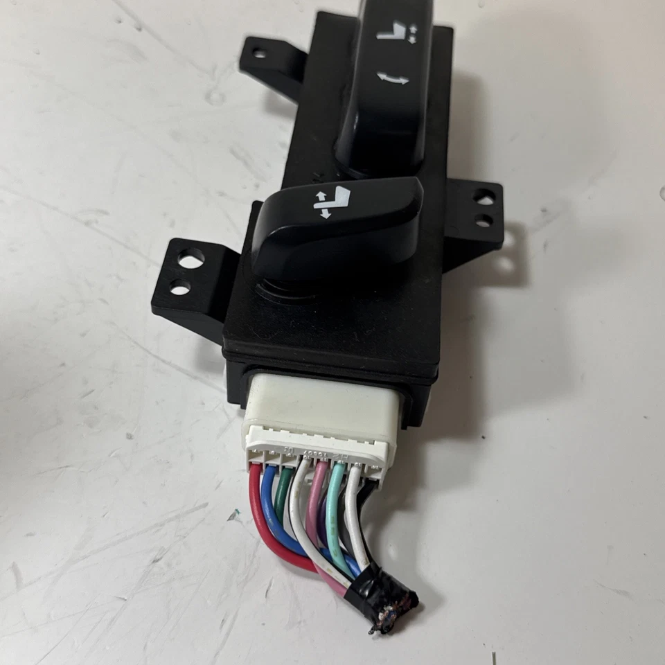 2018 LEXUS IS300 FRONT RIGHT SIDE SEAT ADJUSTMENT CONTROL SWITCH OEM - Image 3 of 4