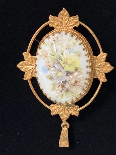 Vintage Miriam Haskell Floral & Gold Tone Pendant - Needs Cleaning