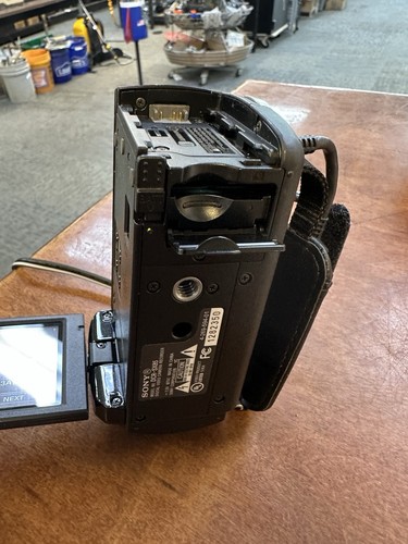 Sony DCR-SX85 Camcorder (16 GB) mit 70-fach erweitertem Zoom FUNKTIONIERT NUR EINGESTECKT - Bild 8 von 17