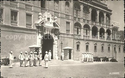 Monaco La releve de la Garde devant le Palais Princier