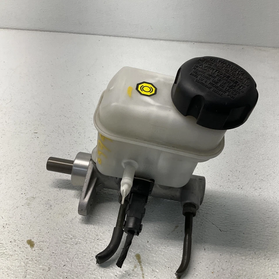 Hyundai Sonata 2016 cilindro maestro de frenos Dorman 15877TR  Foto 3 de 4