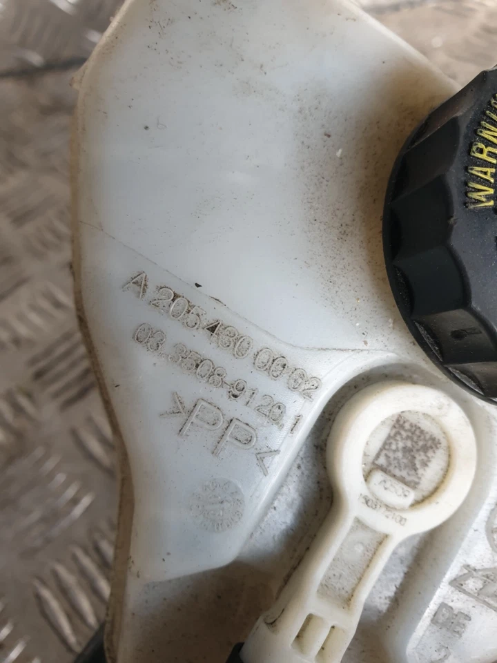 Cilindro maestro de freno clase C Mercedes A2054300002 2016 W205 C220 CDi Foto 3 de 4