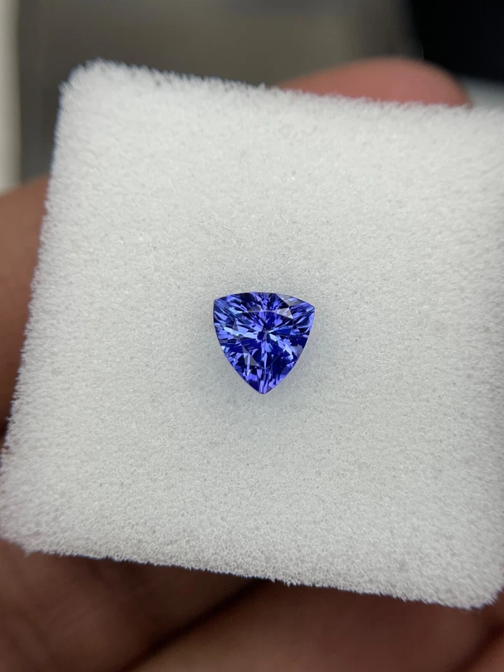 1.30 克拉 天然坦桑石,Loupe Clean Trillion 切割,散装宝石,刻面 — 第 3/4 张图片