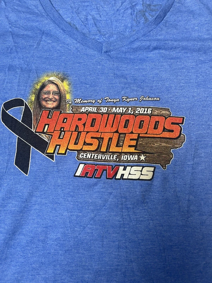 Camiseta Estilo Suave Girada con Anillo Damas Talla XL Cuello en V Harwood Hustle Azul Foto 2 de 4