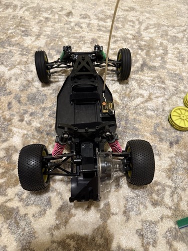 Team Losi XX – Mint Condition with Tons of Extra Parts and Futuba Controller - Picture 5 of 18