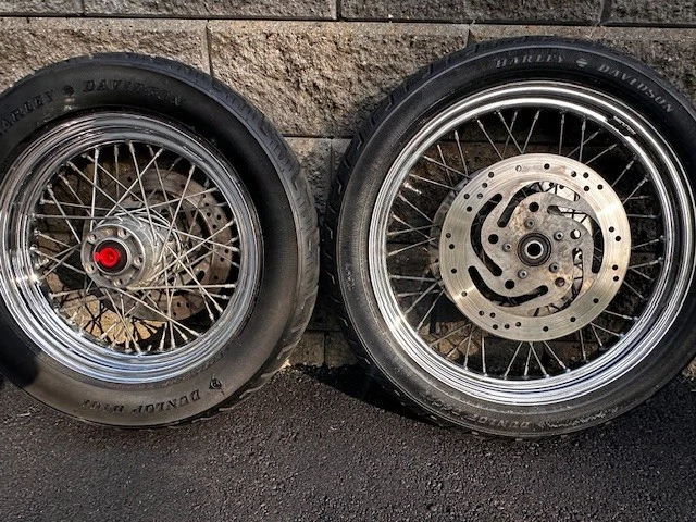 Harley Davidson Dyna 2000 ruedas delanteras y traseras completas Foto 4 de 4