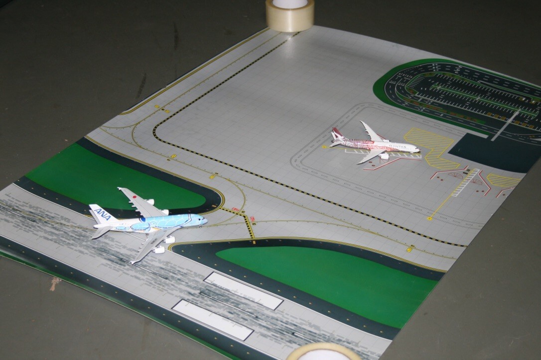 ①GJARPTB2 空港ターミナルビル　②GJAPS006 専用マット　セット GeminiJets GJAPS006 1/400 2-piece Airport Mat Set (for Terminal