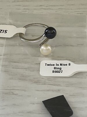 Doppelter schöner Ring mit Vantelperlen nicht mehr hergestellt. 7,5 mm Perlen Schwarz & Creme. Größe 8