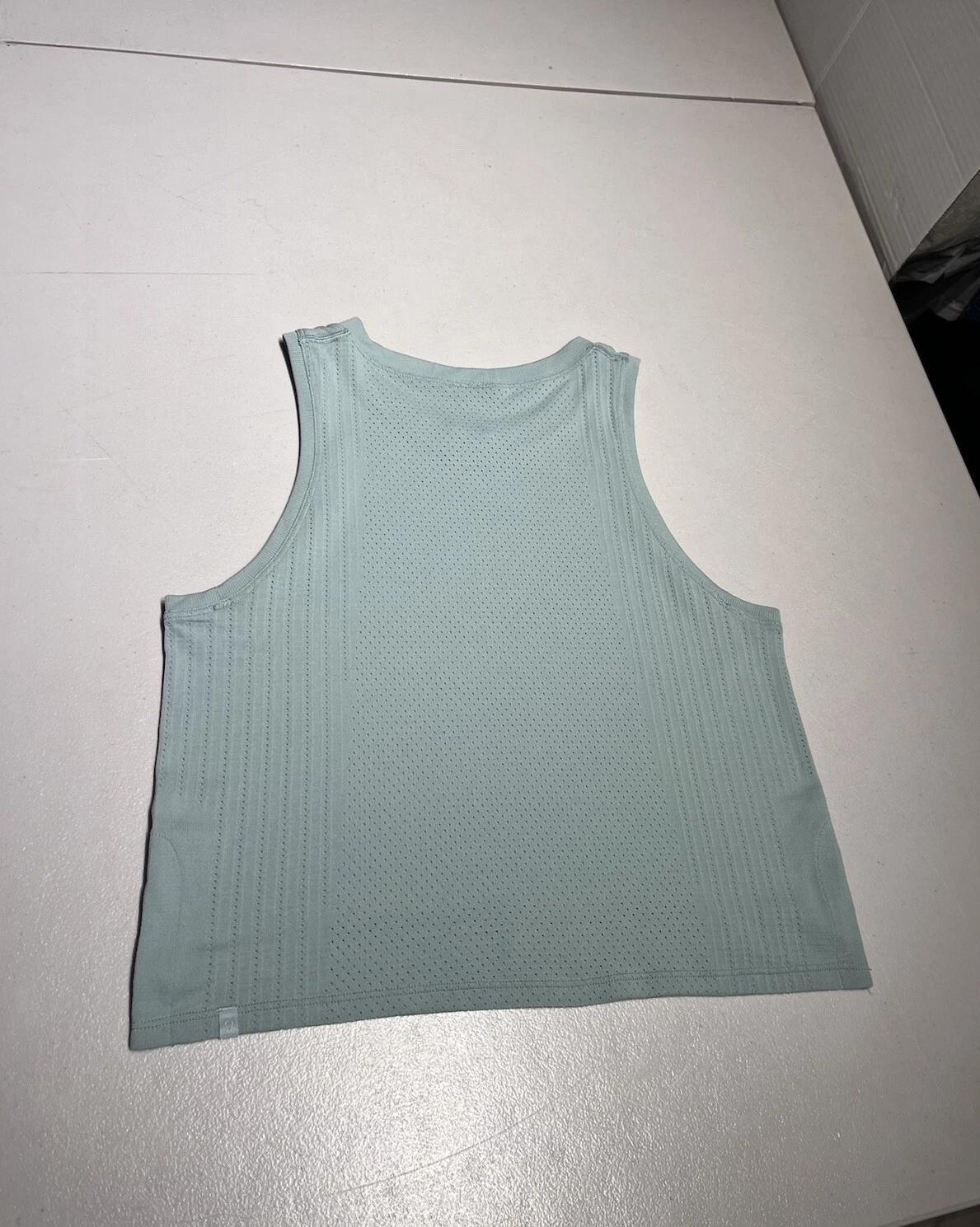 lululemon train to be gym yoga athletic shirt