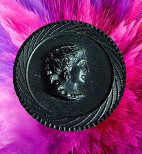 X large CAMEO LADY&rsquo;S  HEAD Antique Horn  Button  ~ excellent condition FREE SHIP