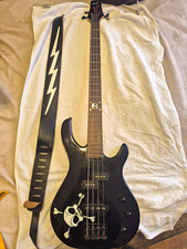 Basso elettrico Fender Squier by Fender 4 corde corpo solido nero con tracolla
