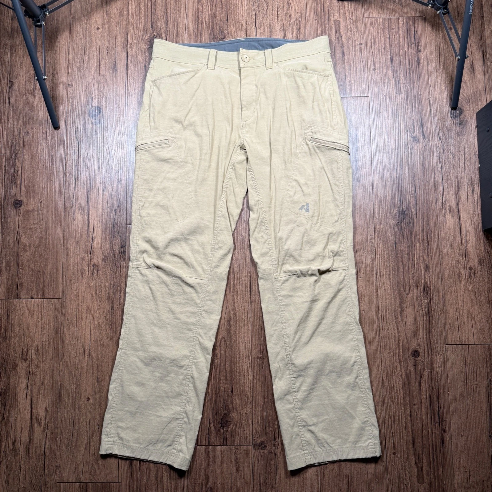 Eddie Bauer First Ascent Guide Pants Mens 35x31 Tan Khaki Hiking Outdoor