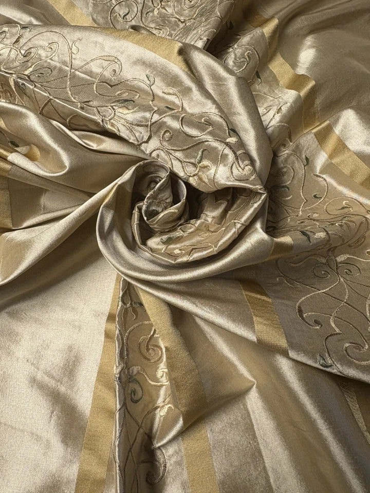 "Tela de tafetán 100 % seda con pergamino/enredaderas a rayas satinadas doradas de 1 3/4 yardas 54"" con POR YARDAS" Foto 4 de 4