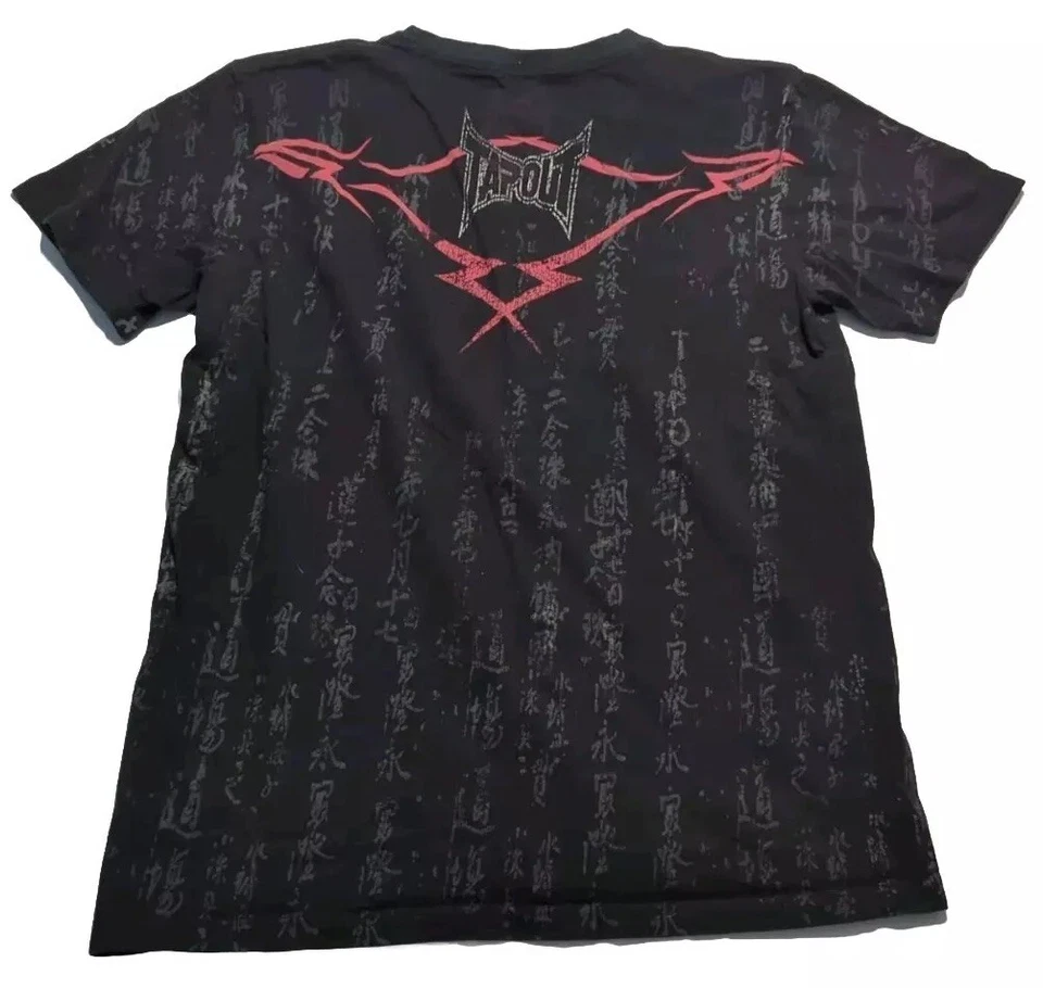 Camiseta gráfica con estampado completo Tapout AOP para mujer grande tribal Kanji Dragons Foto 2 de 4