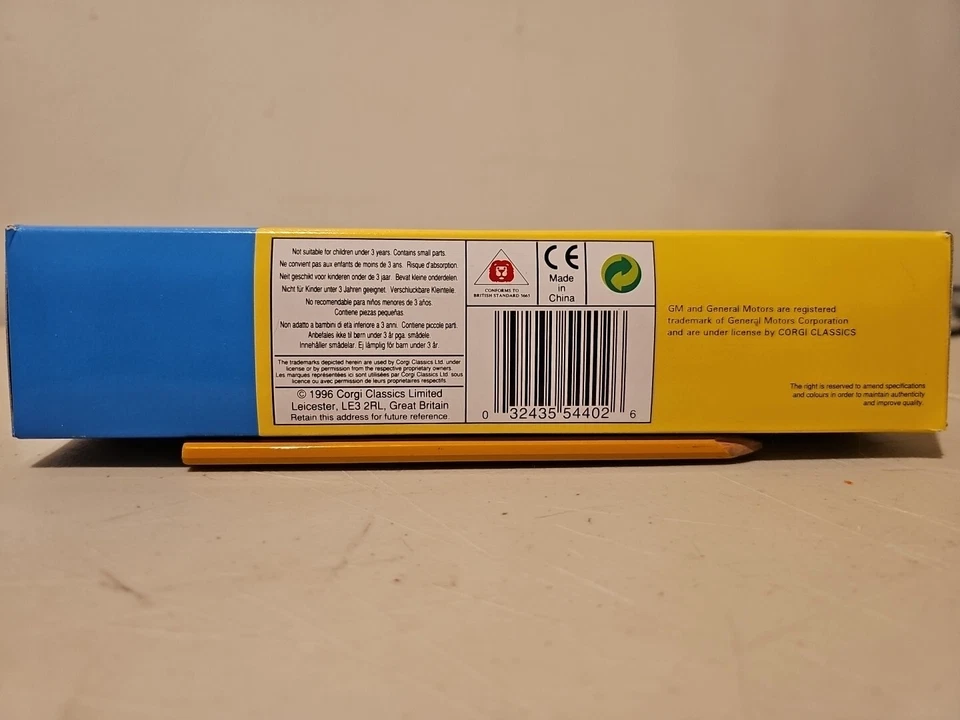 Corgi Classics #54402 Greyhound Lines Fishbowl GM 5303 1:50 Diecast NIB - Image 4 of 4