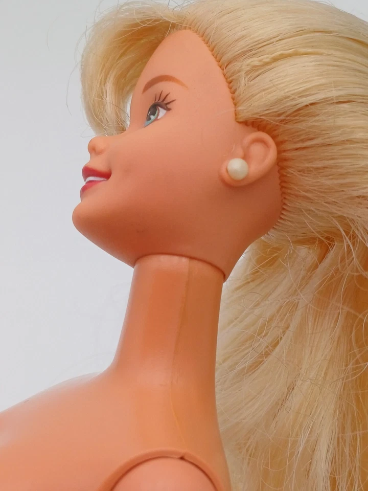 BARBIE MATTEL ANNI '80/90 CON OUTFIT DI FANTASIA - Immagine 3 di 4