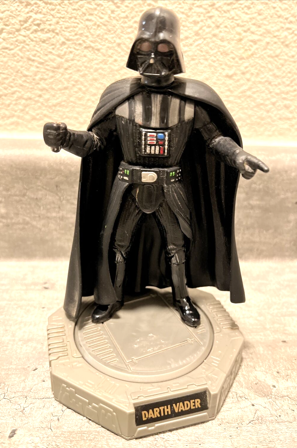 Star Wars Darth Vader Action Figure on Spinning Base 1998 Hasbro