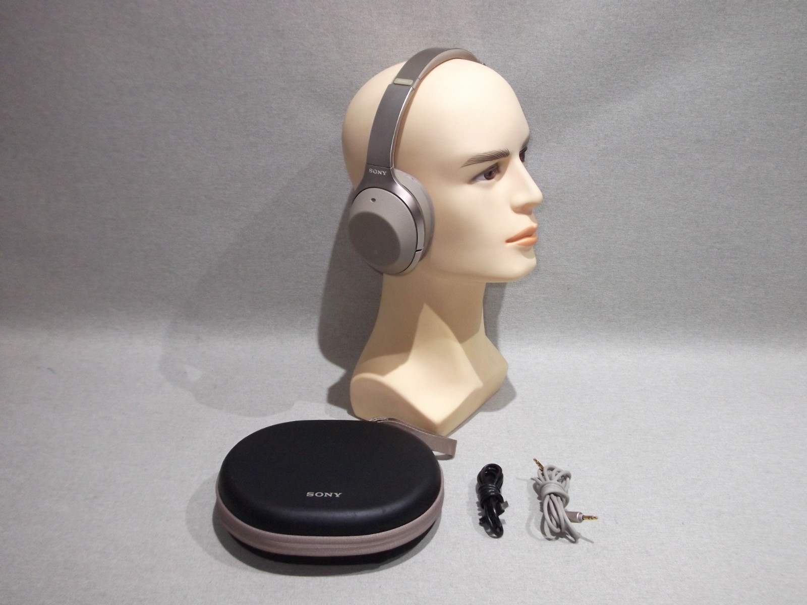 Sony WH-1000XM2 Wireless Noise-Canceling Headphones Champagne Gold