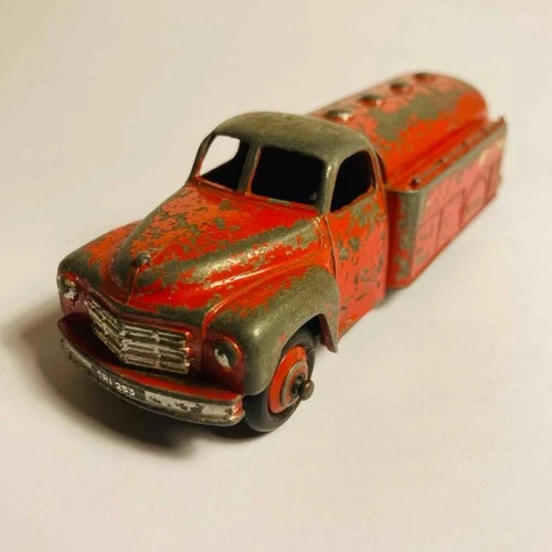 Dinky Toys #442 Studebaker Esso Tanker - Original Vintage (ref15)
