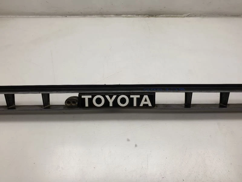 88-91 TOYOTA COROLLA CENTER GRILLE - Image 3 of 4