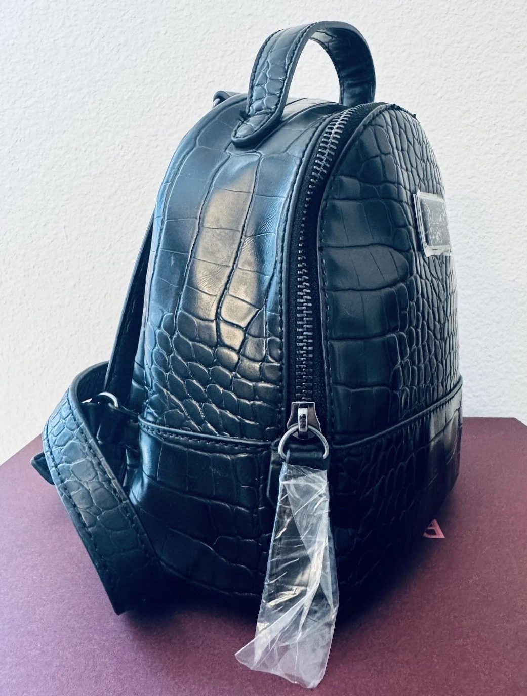 GUESS Newberg Mini zaino nero in rilievo