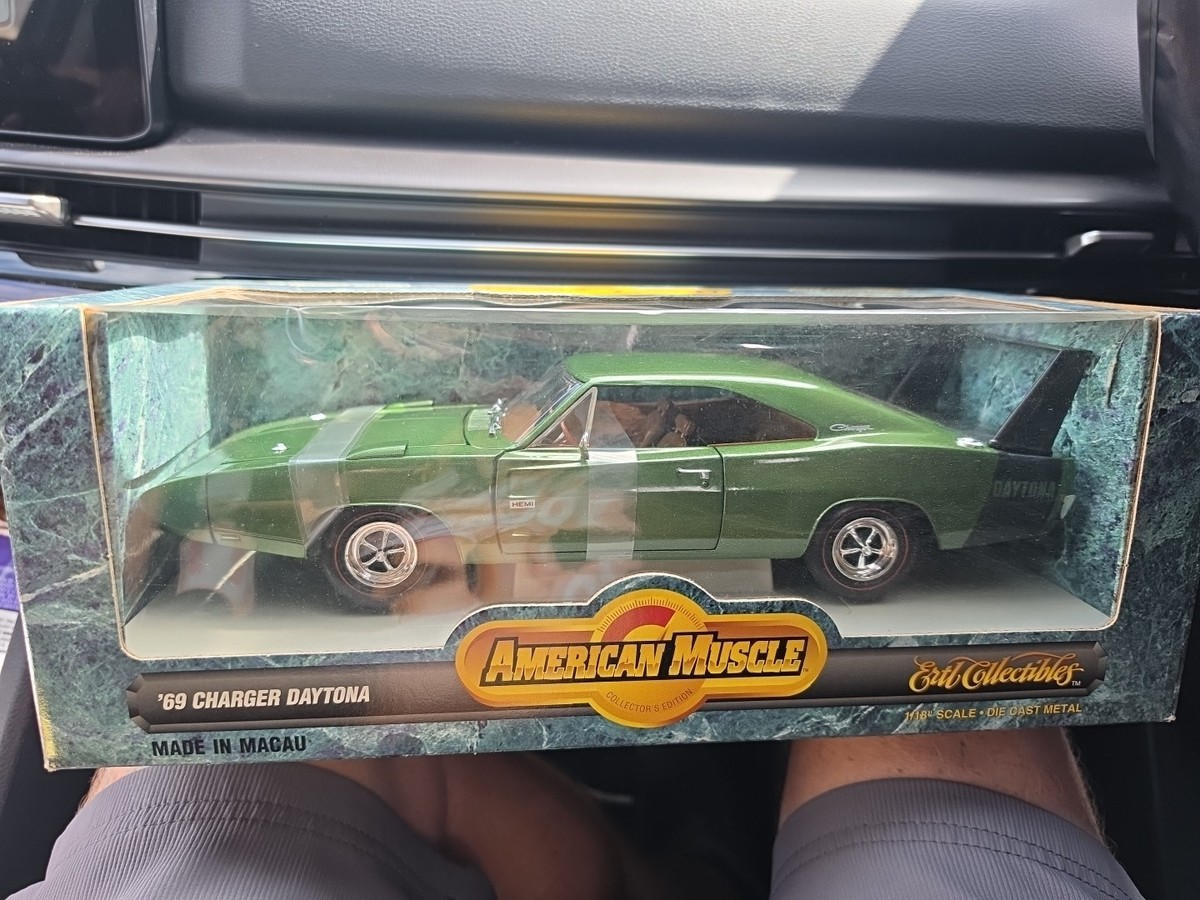 ERTL Collectibles 1969 Dodge Charger Daytona Green 1 18 Die Cast