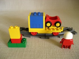 Duplo 2937  Train Rail-car, Rally container, Car & Driver, "Supplemental Wagon"