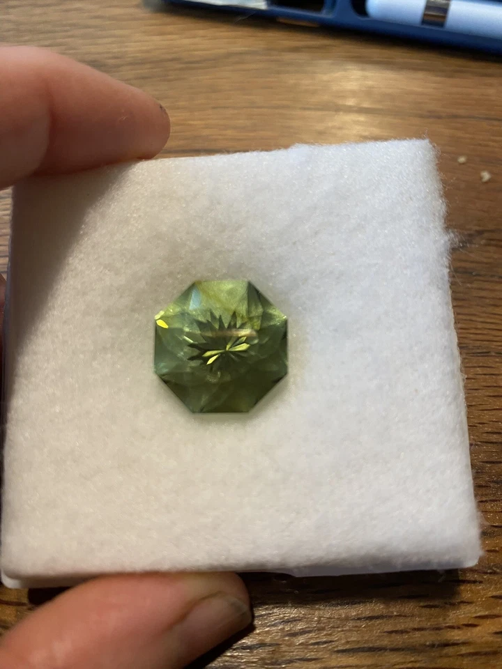 Corte elegante obsidiana Andara verde 17,34 quilates - Java Foto 3 de 4