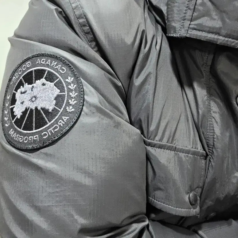 Canada Goose Men's L Size Padded Parka thumbnail 11