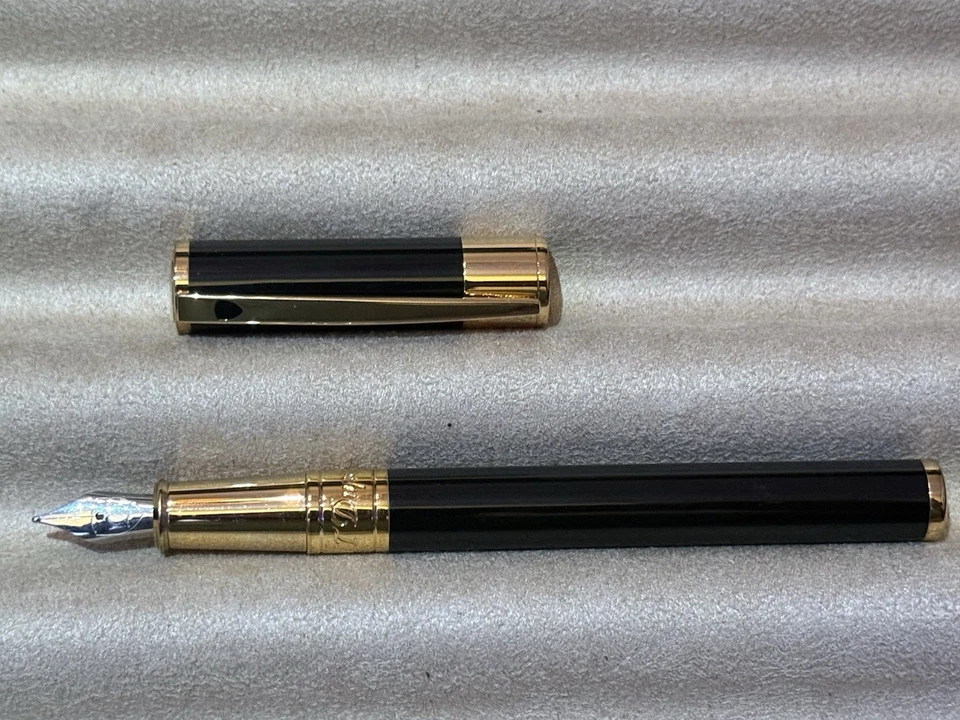 S.T. Ручка перьевая Dupont Classique черный китайский лак с золотой отделкой - Изображение 4 из 4