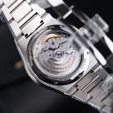 Girard-Perregaux Laureato 42mm Blue Dial 81010-11-431-11A NEW 2026 9