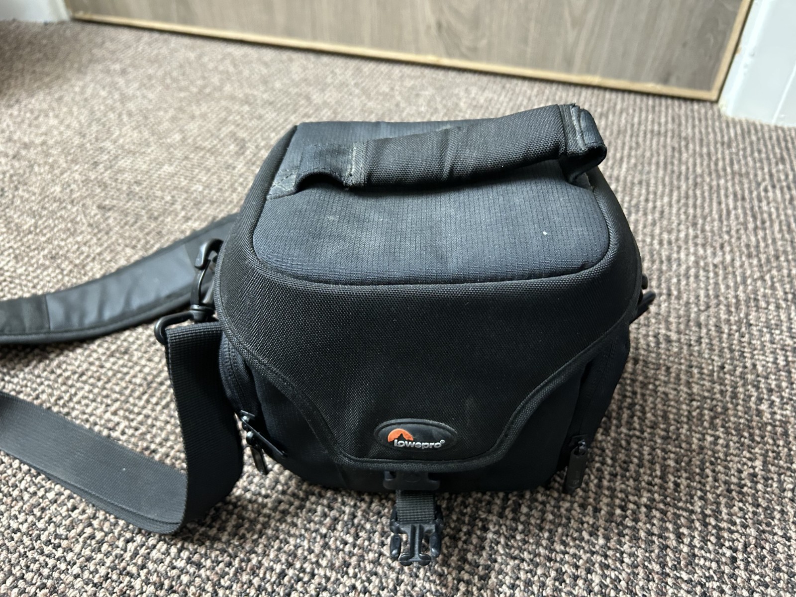 Bolso de hombro Lowepro Altus 110 para cámara/videocámara refCP