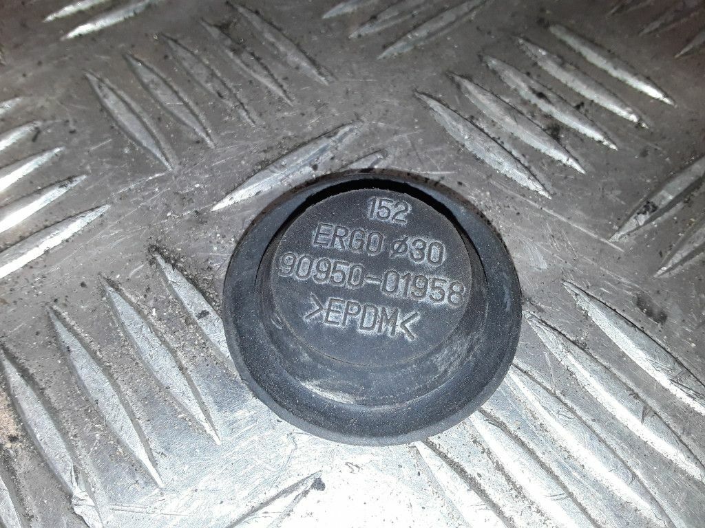 9095001958 toyota заглушка