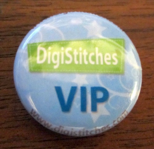 Digistitches Quilting & Sewing Lapel Button White Green Blue Unmarked New - Picture 3 of 3