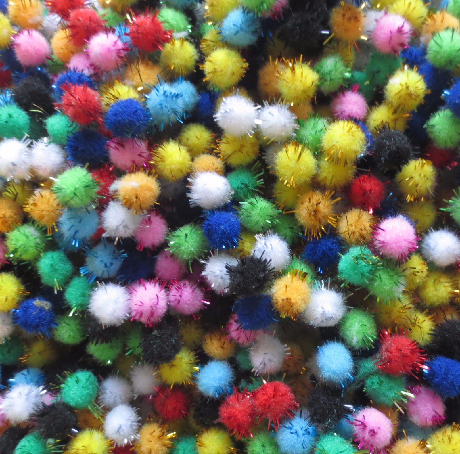 TINSEL/GLITTER CRAFT POM POMS MIXED COLOURS VARIOUS SIZES AND
